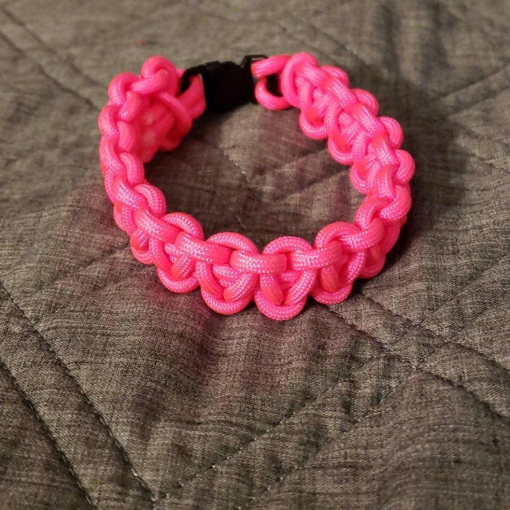 🎀Pink Paracord Bracelet🎀